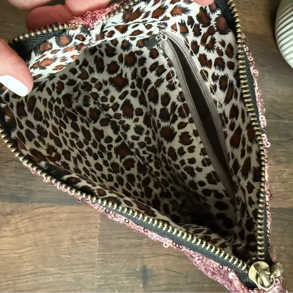 Victoria’s Secret Cosmetic Bag/Wristlet Bundle - Picture 12 of 12